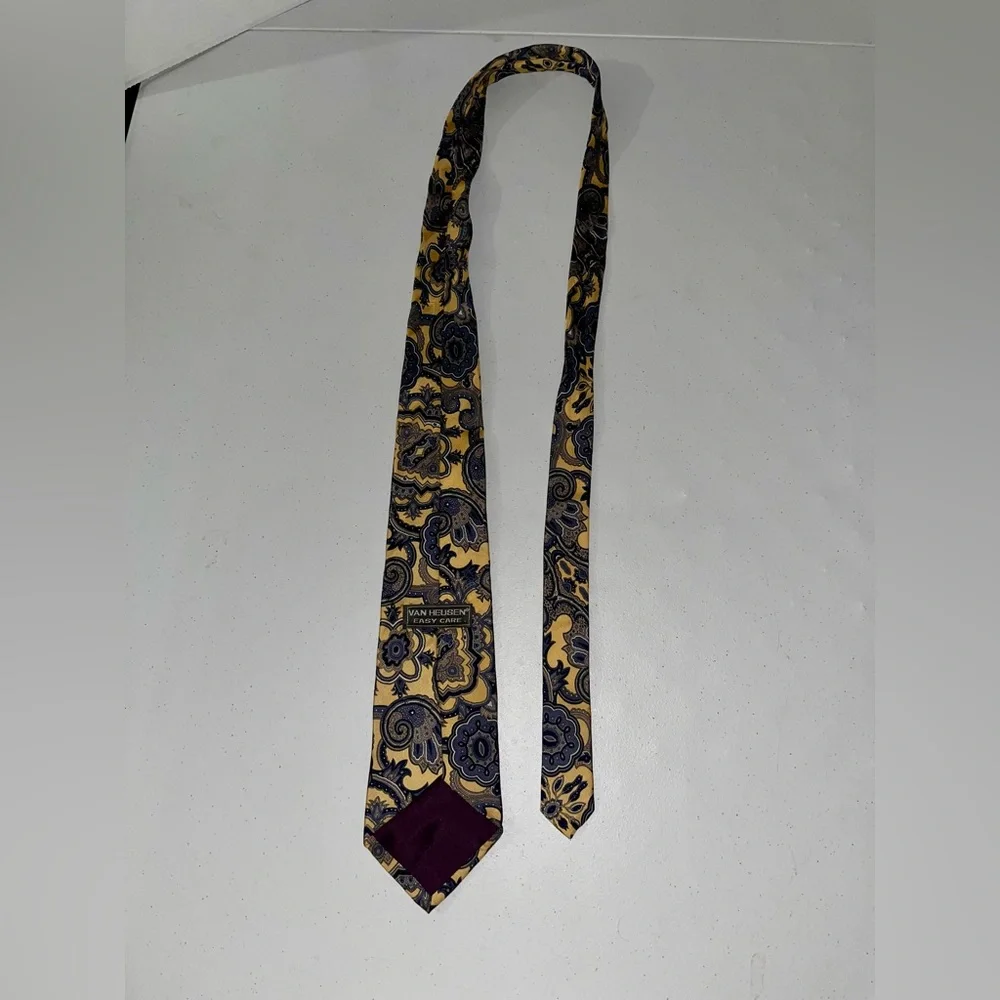 NIBag Van Heusen Silk Paisley Tie